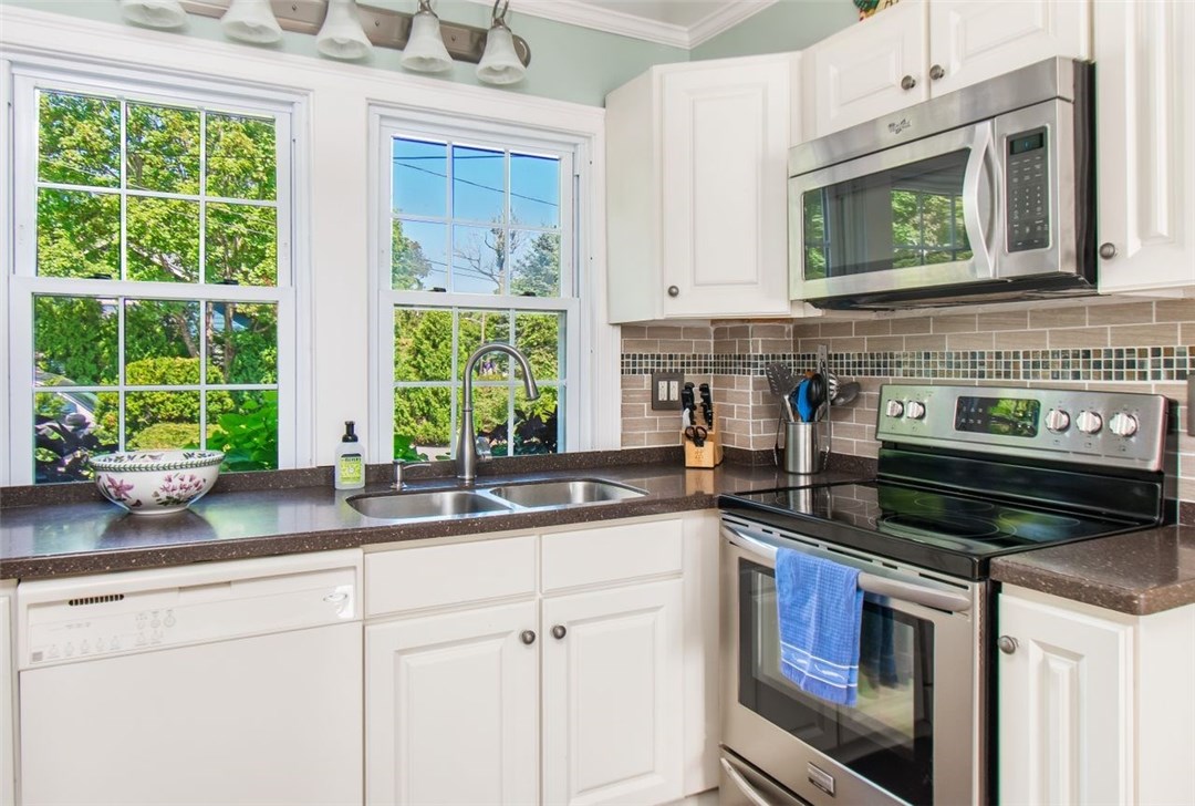 4261 Post Road Warwick, RI 02818 - Photo 12 of 37