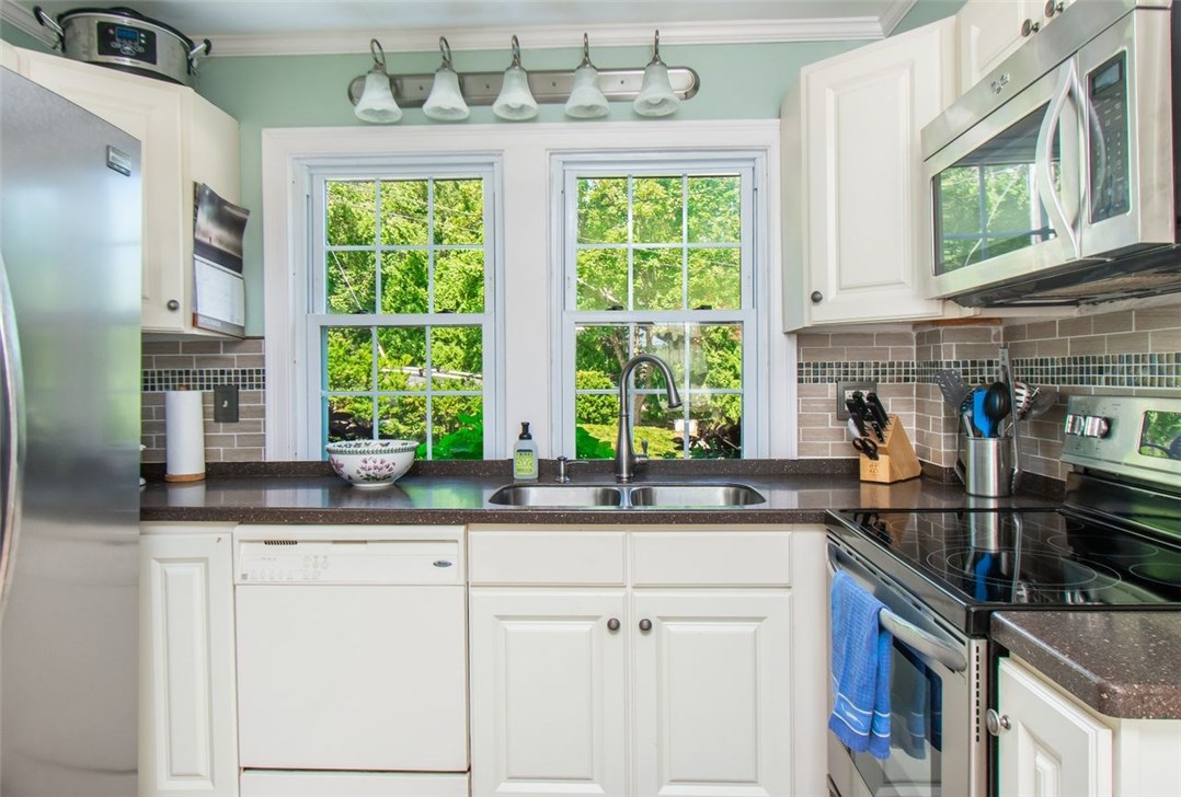 4261 Post Road Warwick, RI 02818 - Photo 13 of 37