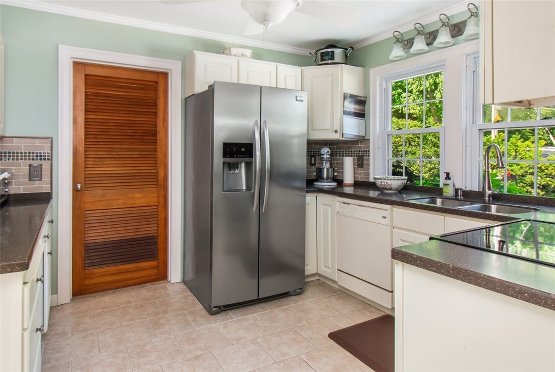 4261 Post Road Warwick, RI 02818 - Photo 15 of 37