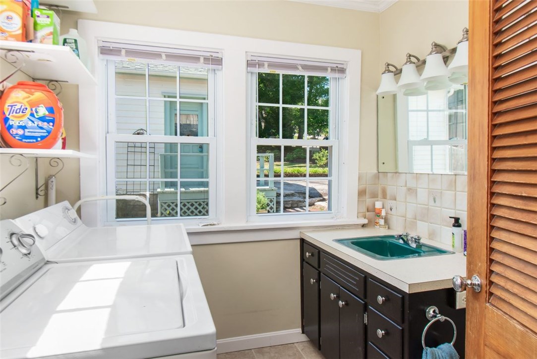 4261 Post Road Warwick, RI 02818 - Photo 17 of 37