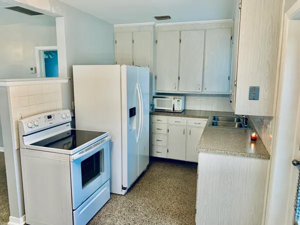 $1,800 | 1420 North Federal Highway, Lake Worth Beach, FL 33460