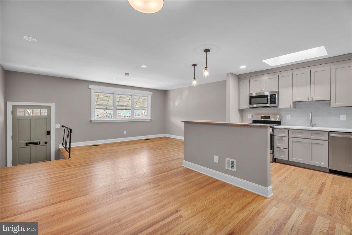 3355 South Keswick Road Philadelphia, PA 19114 - Photo 8 of 27 Gallery Image 8