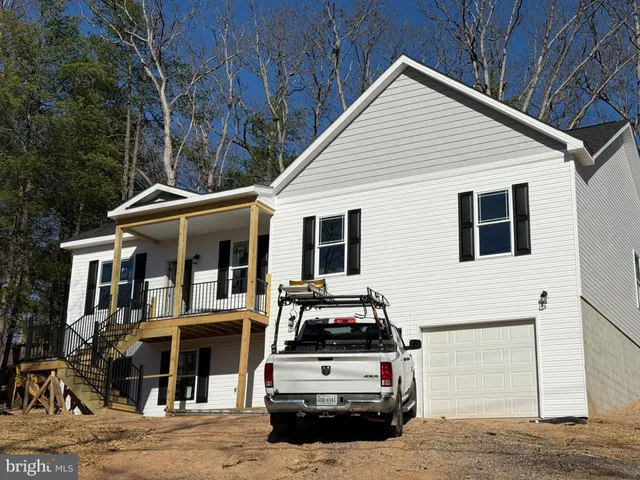 a car parked in front of a white house