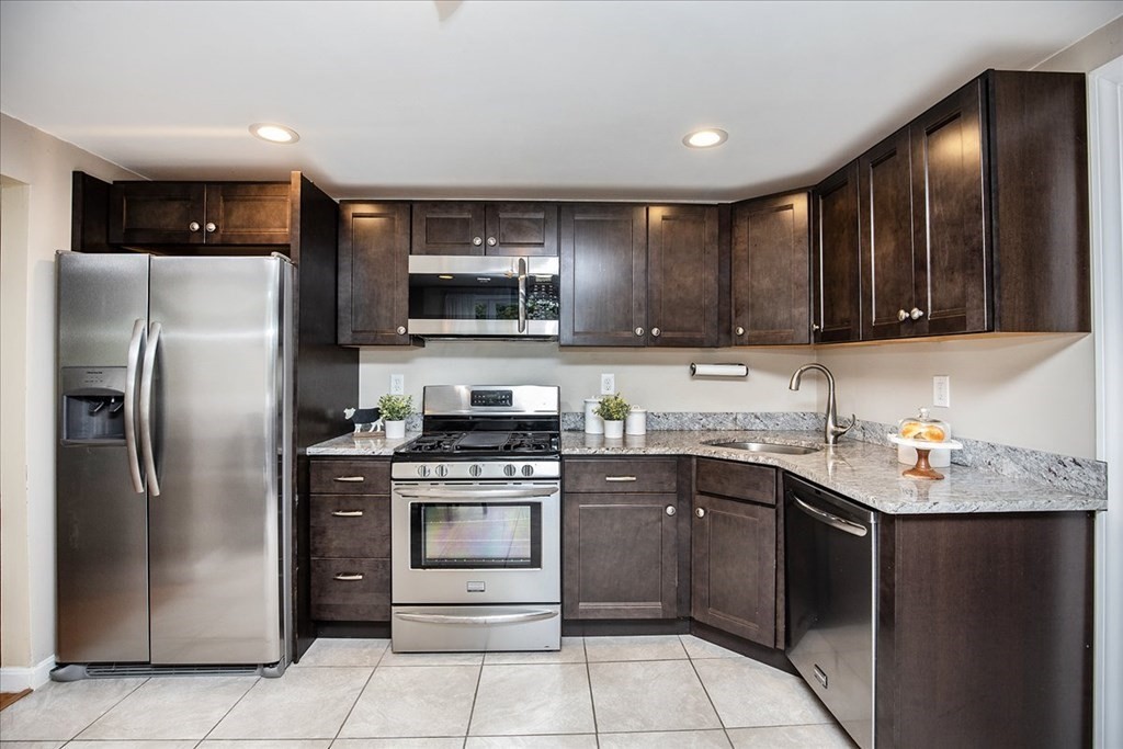 24 Sandy Brook Road Burlington, MA 01803 - Photo 5 of 38 Gallery Image 5