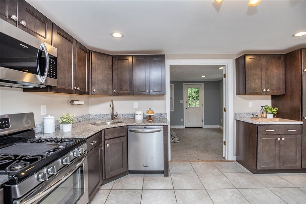 24 Sandy Brook Road Burlington, MA 01803 - Photo 8 of 38 Gallery Image 8