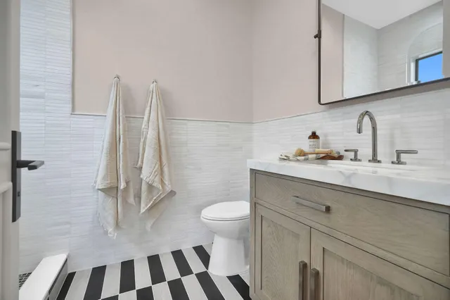 $7,999,000 | 839 Chestnut Court, Marco Island, FL 34145