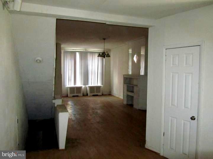 1520 Tasker Street Philadelphia, PA 19145 - Photo 7 of 18 Living Room