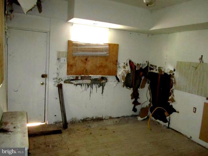 1520 Tasker Street Philadelphia, PA 19145 - Photo 8 of 18 Kitchen