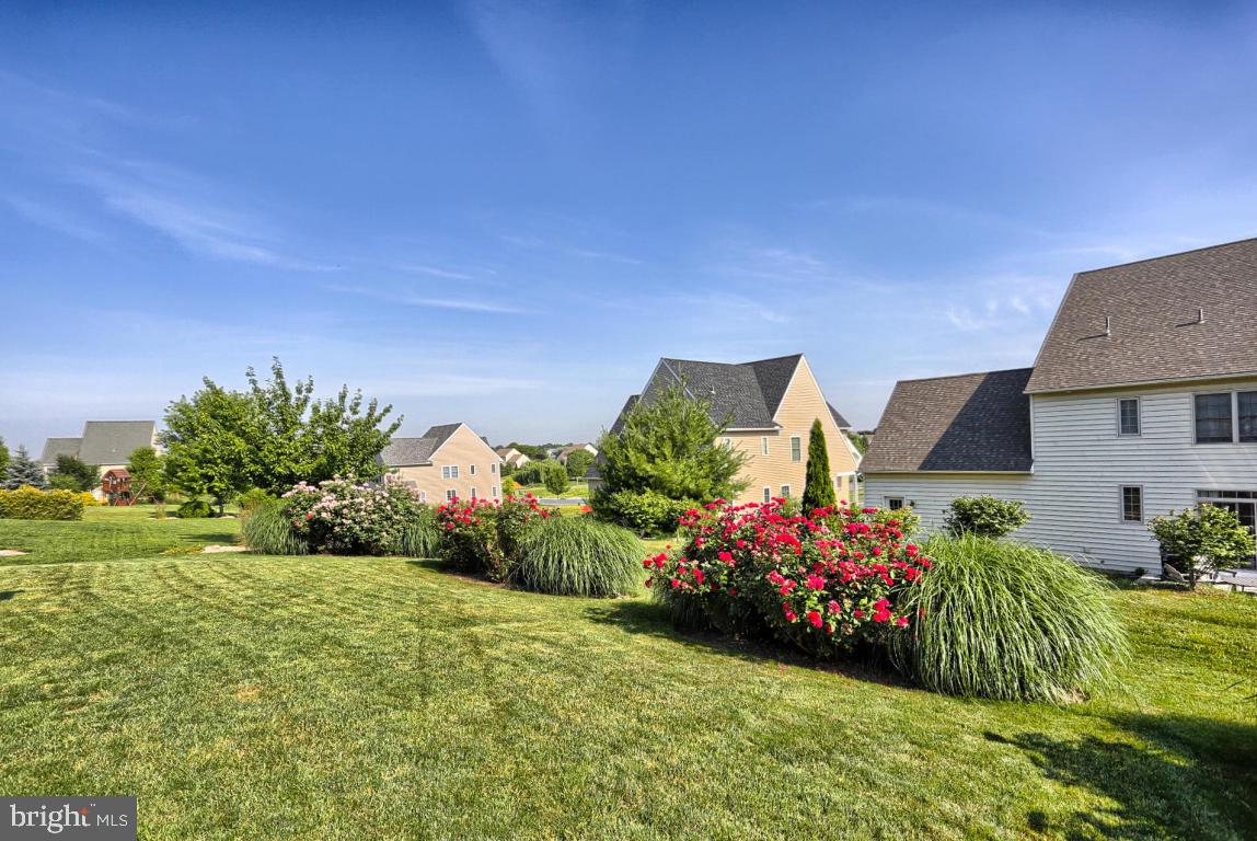 323 Spurrier Drive Lititz, PA 17543 - Photo 4 of 39