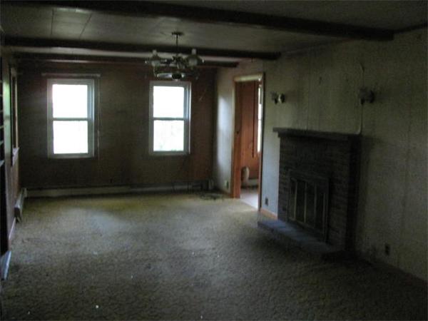 120 State Road Phillipston, MA 01331 - Photo 3 of 5 an empty room with windows