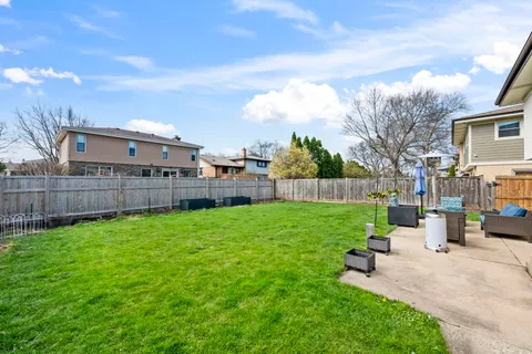 $750,000 | 8709 West Madison Drive, Niles, IL 60714