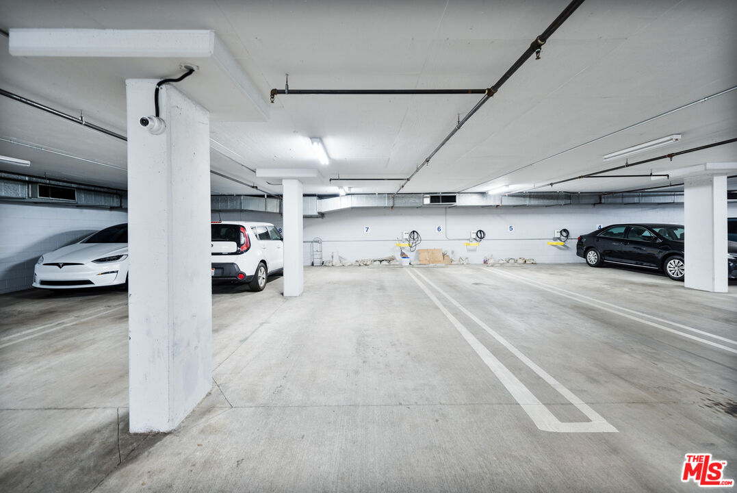 1043 South Kenmore Avenue, Unit 201 Los Angeles, CA 90006 - Photo 18 of 20 a view of parking area