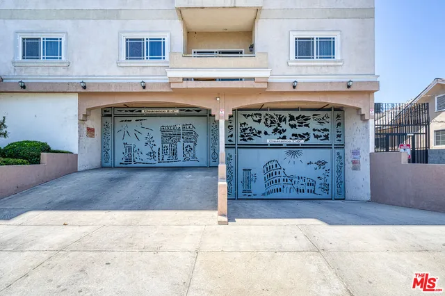 a view of an entrance of house