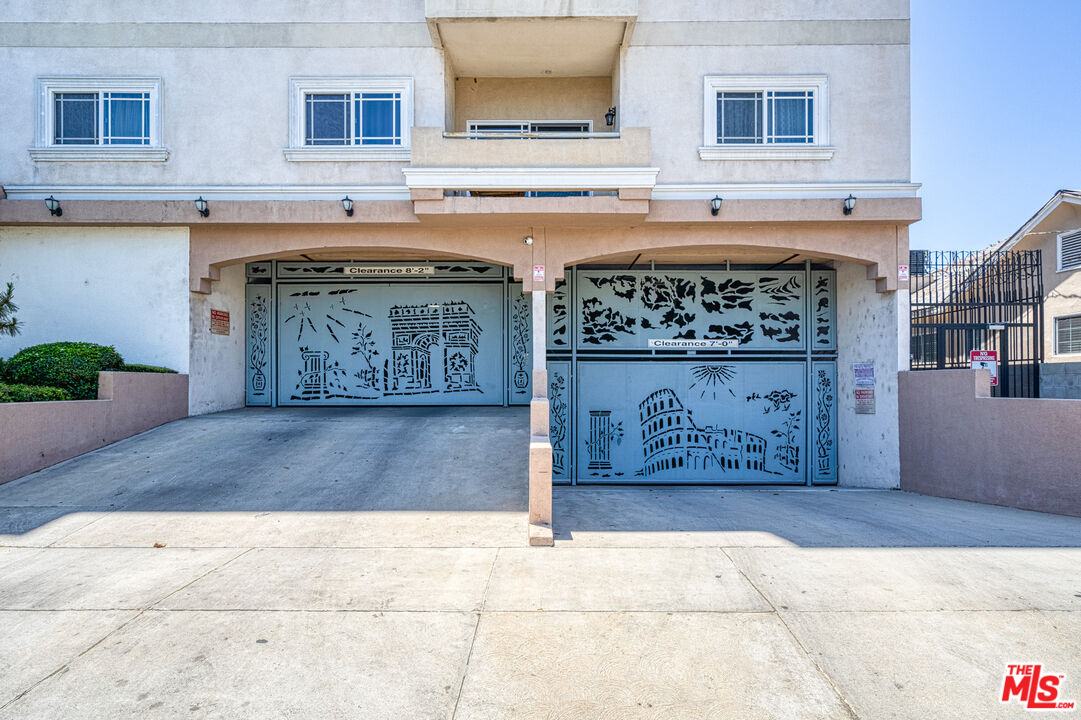 1043 South Kenmore Avenue, Unit 201 Los Angeles, CA 90006 - Photo 20 of 20 a view of an entrance of house