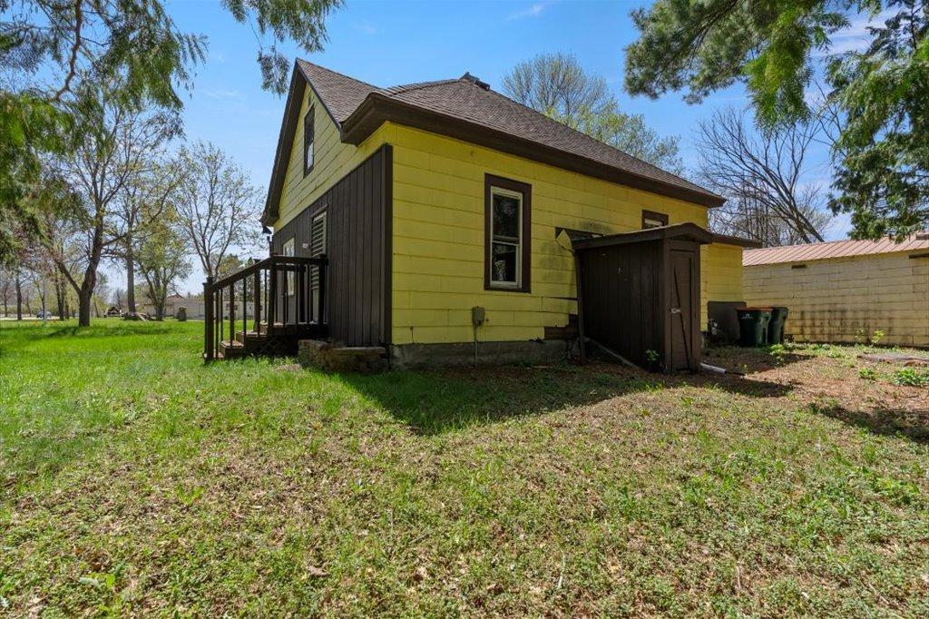 323 4th Street Southeast Staples, MN 56479 - Photo 2 of 26