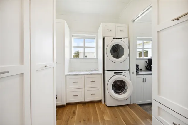 a view of kitchen with washer and dryer