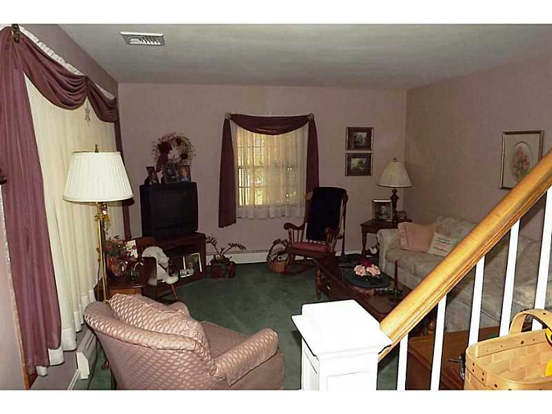237 Harris Road Smithfield, RI 02917 - Photo 5 of 24 Living Room.