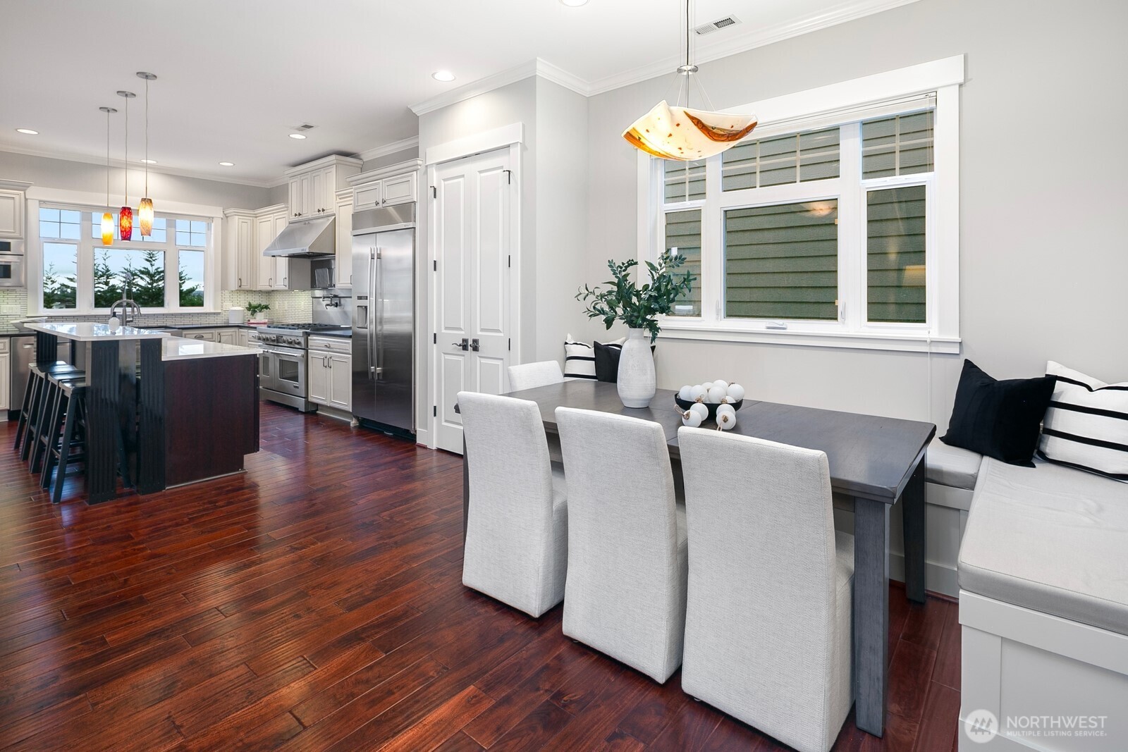 3048 39th Avenue West Seattle, WA 98199 - Photo 10 of 33