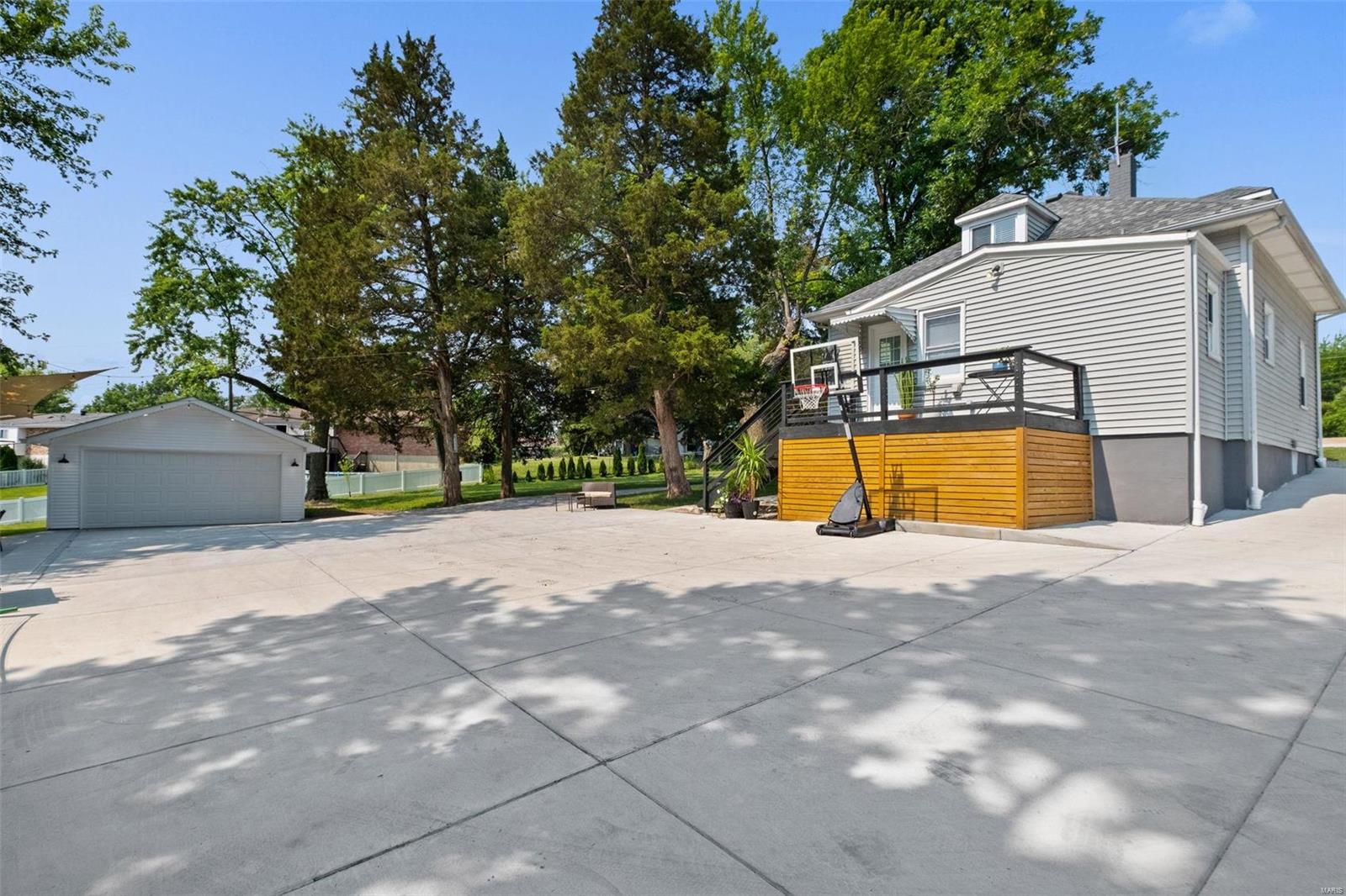 9808 Tesson Ferry Road St. Louis, MO 63123 - Photo 28 of 36