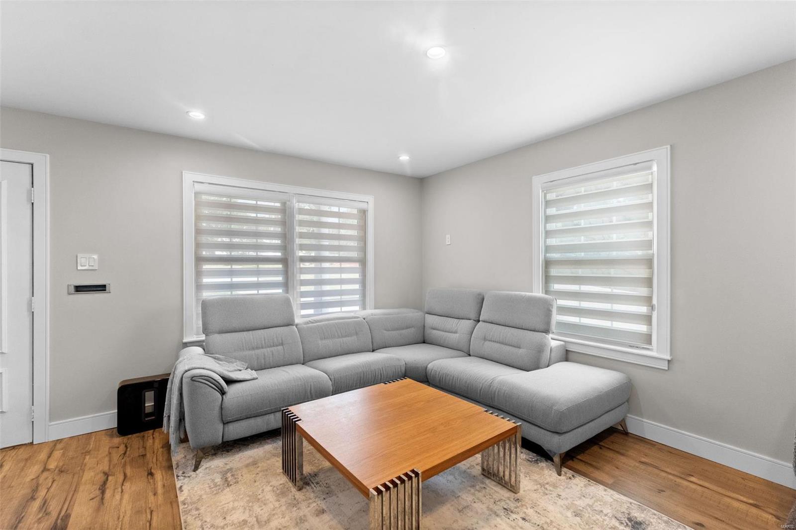 9808 Tesson Ferry Road St. Louis, MO 63123 - Photo 5 of 36