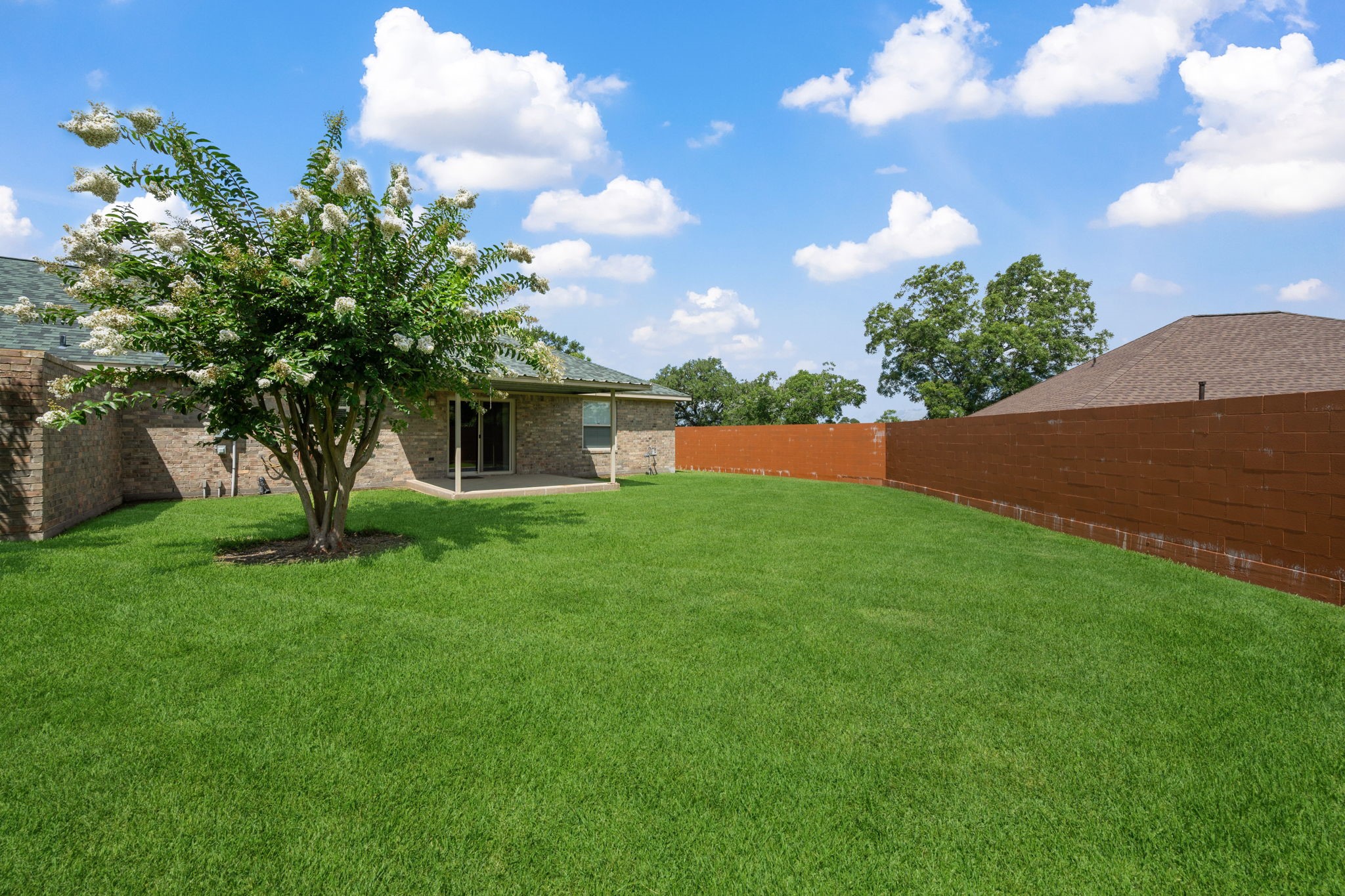 460 West Houston Street Highlands, TX 77562 - Photo 14 of 14 a front view of a house with garden