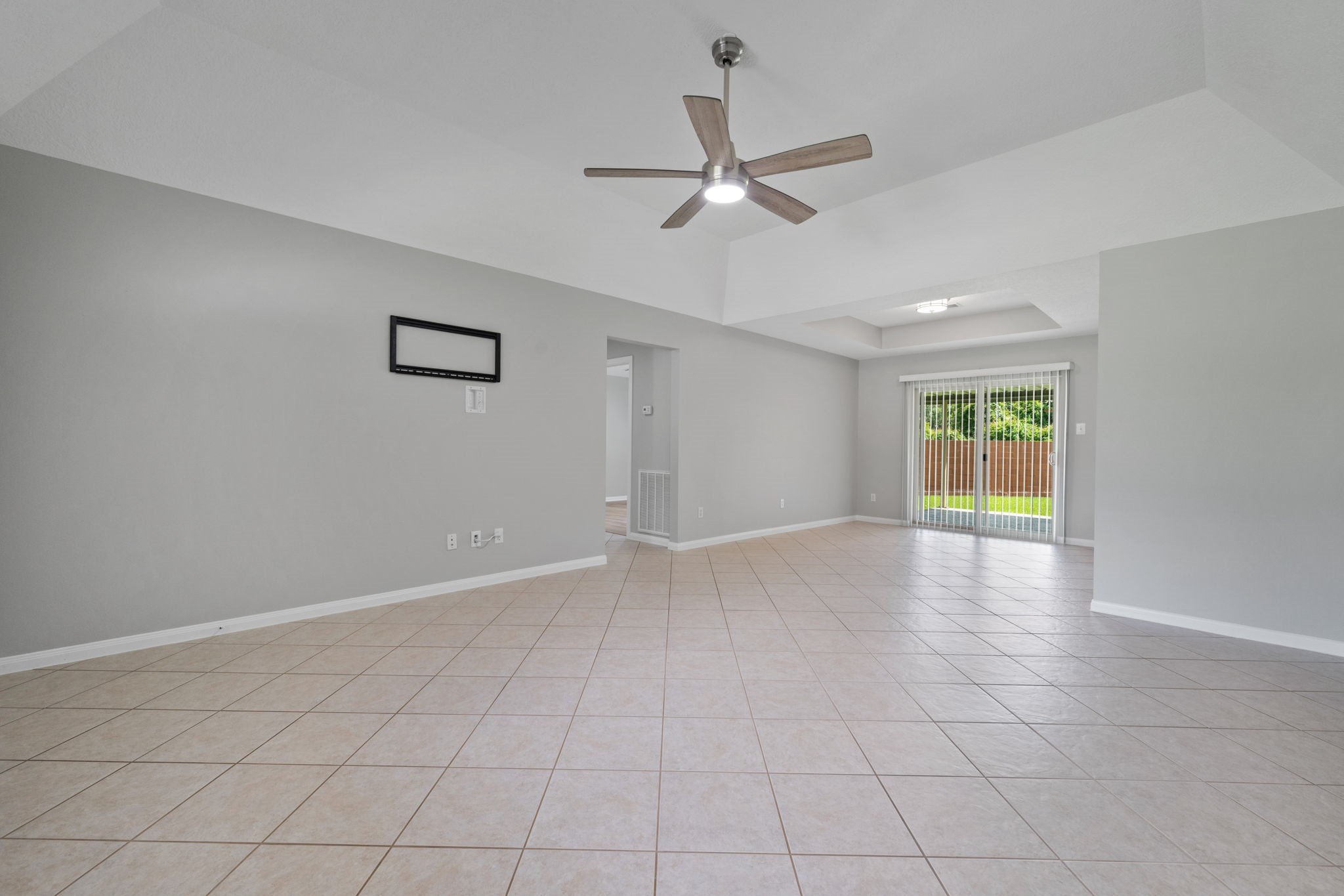 460 West Houston Street Highlands, TX 77562 - Photo 4 of 14 a view of an empty room with a window