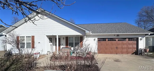 $185,000 | 220 Sharp Avenue, Sikeston, MO 63801