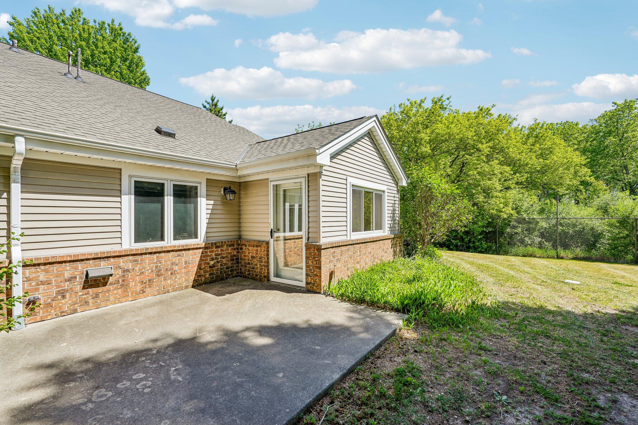 7017 West Hummingbird Court Milwaukee, WI 53223 - Photo 28 of 38 Rear View