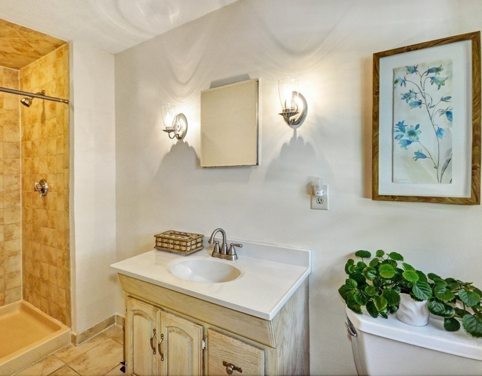 18 Robinwood Road Acton, MA 01720 - Photo 17 of 22 Gallery Image 17