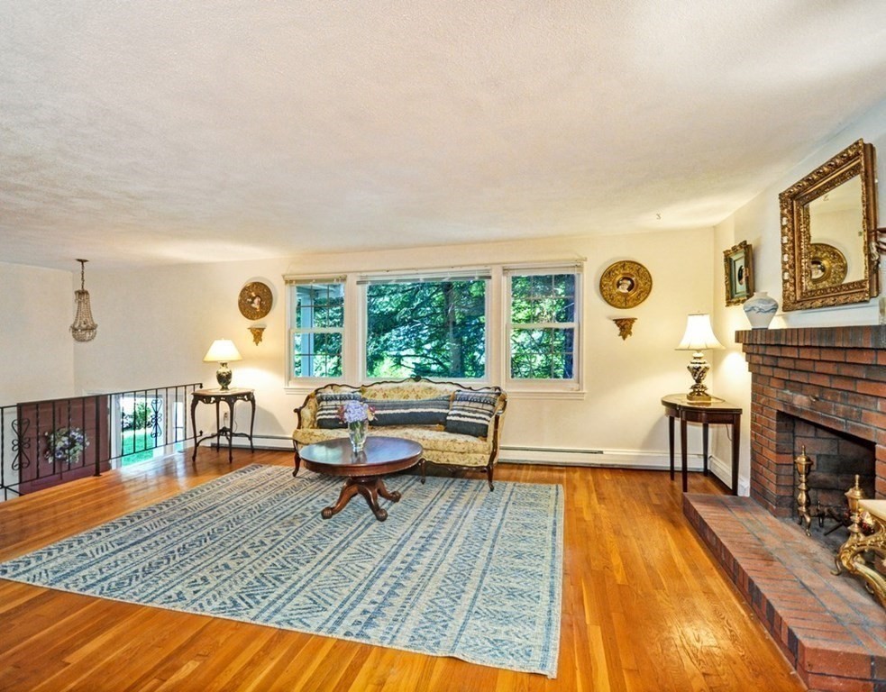 18 Robinwood Road Acton, MA 01720 - Photo 4 of 22 Gallery Image 4