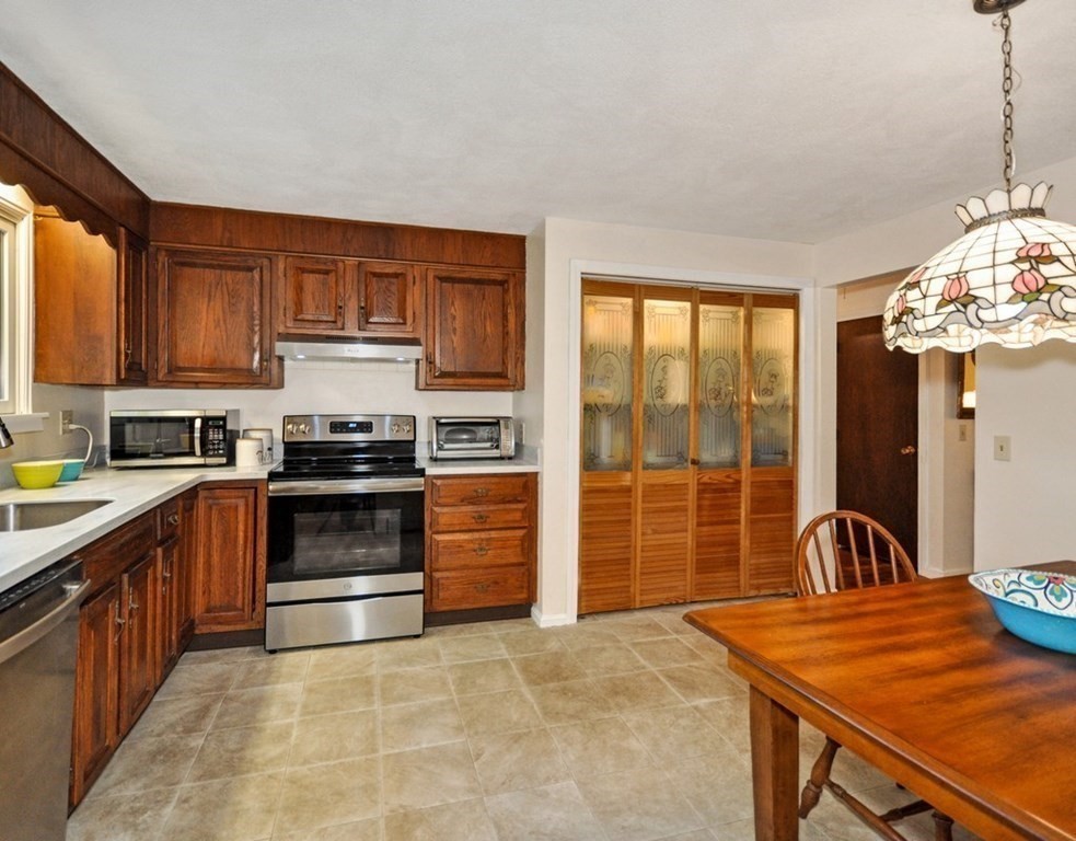 18 Robinwood Road Acton, MA 01720 - Photo 6 of 22 Gallery Image 6