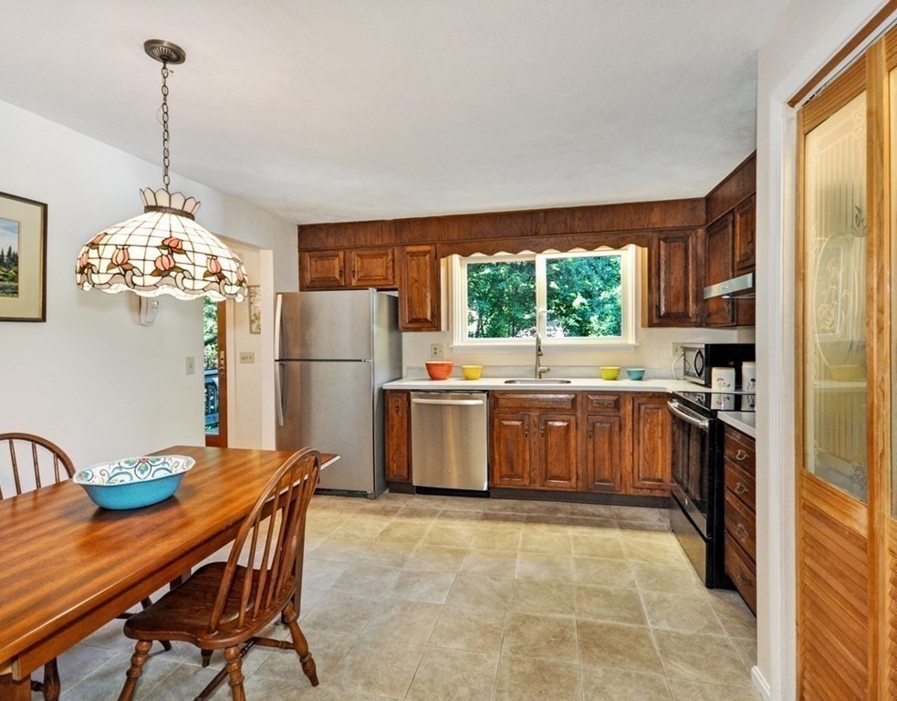 18 Robinwood Road Acton, MA 01720 - Photo 7 of 22 Gallery Image 7