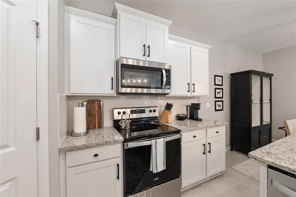 a en suite bathroom with a double vanity sink and a mirror