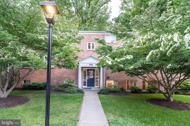 $1,800 | 10500 Montrose Avenue, Unit M4, Rockville, MD 20852