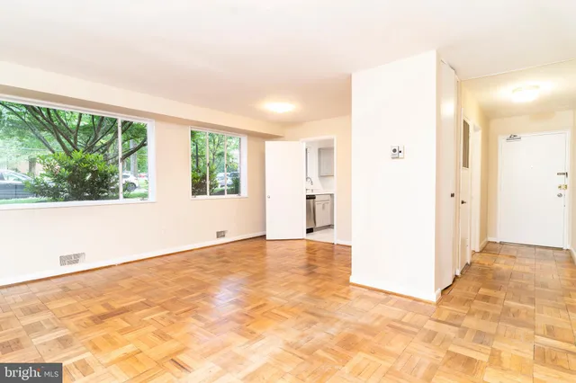 $1,800 | 10500 Montrose Avenue, Unit M4, Rockville, MD 20852