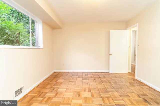 $1,800 | 10500 Montrose Avenue, Unit M4, Rockville, MD 20852