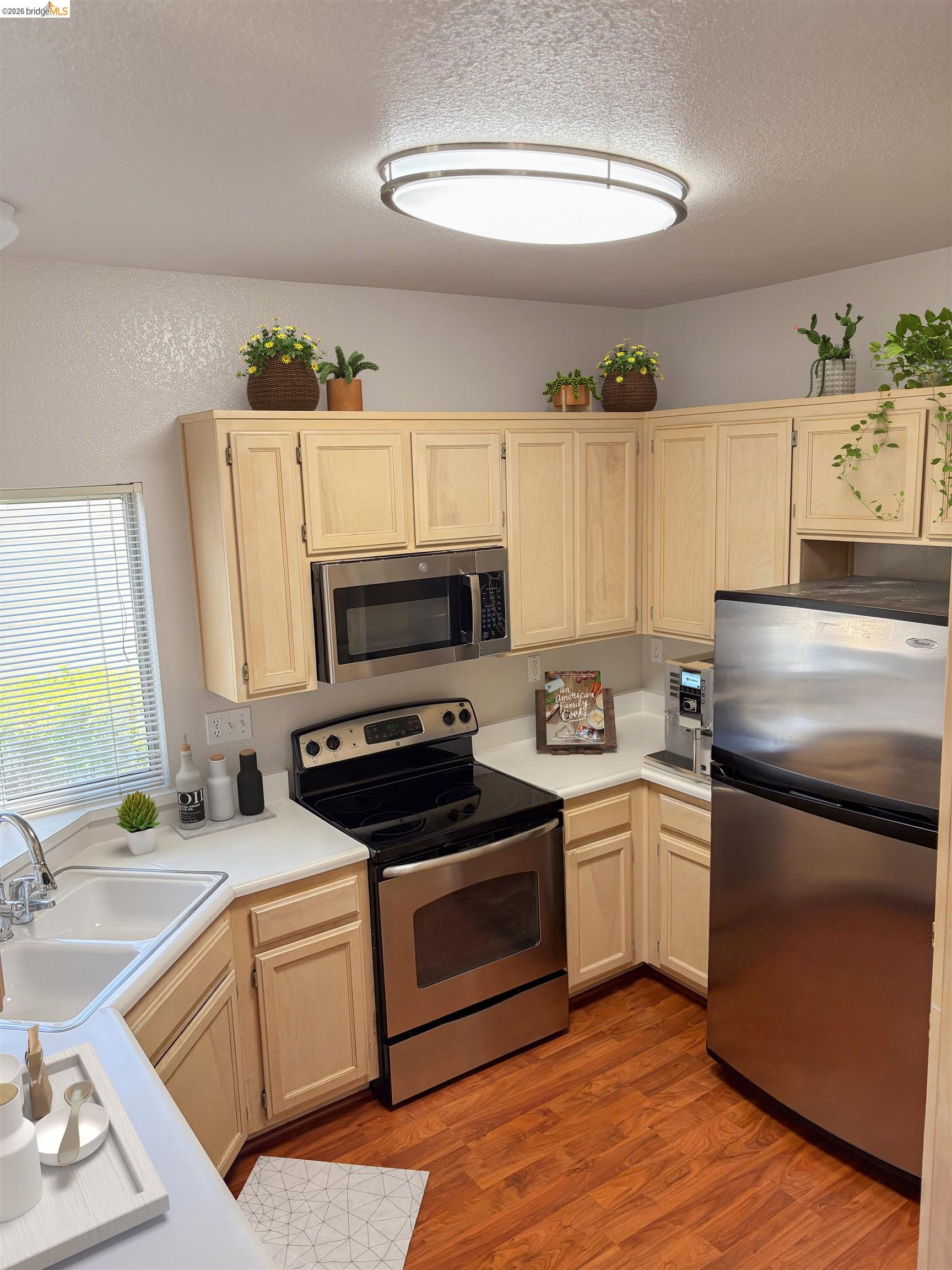 256 Napoli Court Hercules, CA 94547 - Photo 14 of 14 a kitchen with a sink stove and microwave