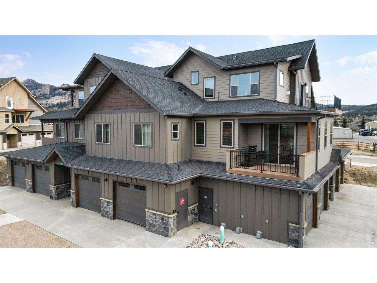 a house view with a outdoor space