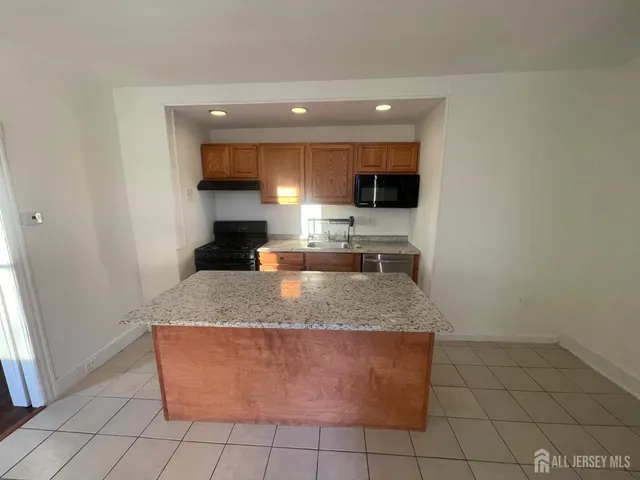 $1,775 | 577 Rahway Avenue, Woodbridge, NJ 07095