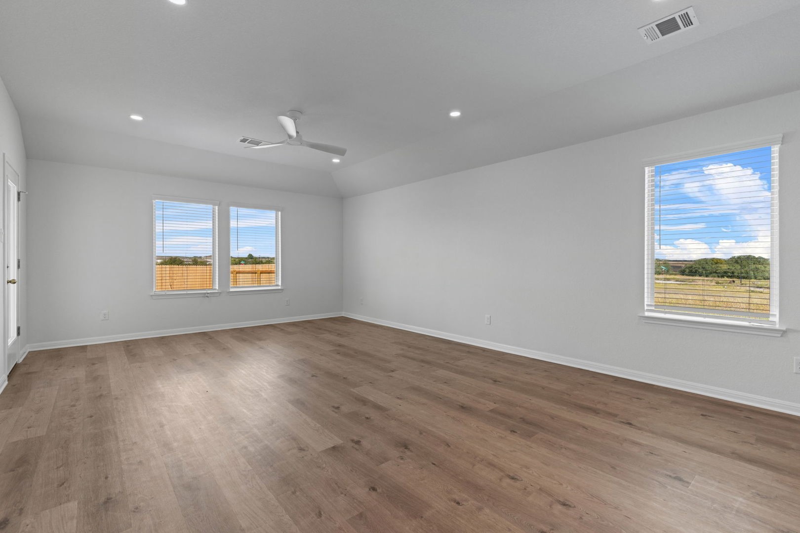 149 Hatari Trail Jarrell, TX 76537 - Photo 8 of 31