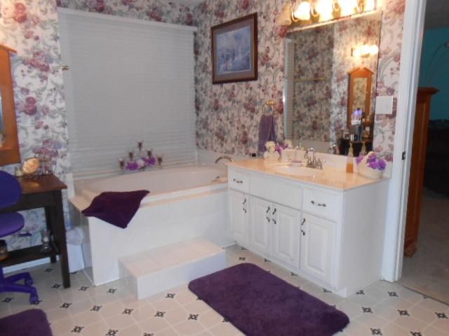 1104 Promise Land Road Charlotte, TN 37036 - Photo 12 of 20 master bath
