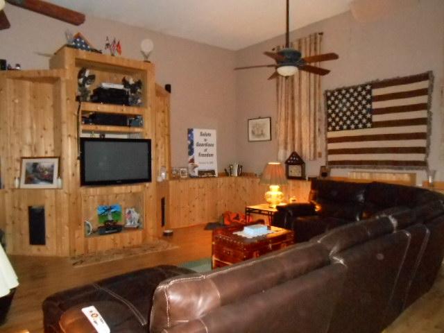 1104 Promise Land Road Charlotte, TN 37036 - Photo 13 of 20 AWESOME den