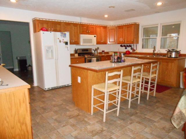 1104 Promise Land Road Charlotte, TN 37036 - Photo 7 of 20 Kitchen