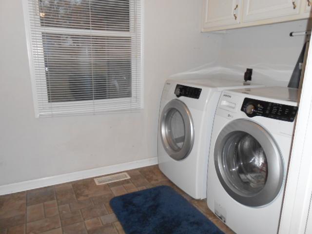 1104 Promise Land Road Charlotte, TN 37036 - Photo 10 of 20 Washer and dryer remain as well.