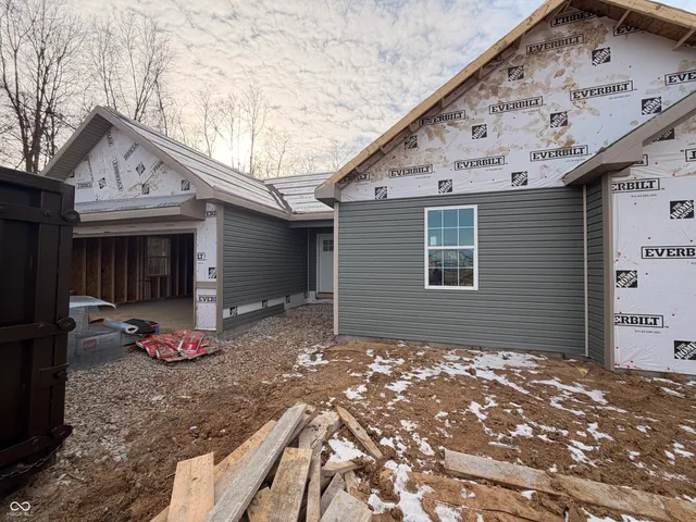 $299,900 | 553 Mill Springs, Coatesville, IN 46121