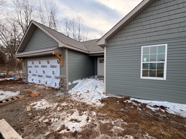 $299,900 | 553 Mill Springs, Coatesville, IN 46121