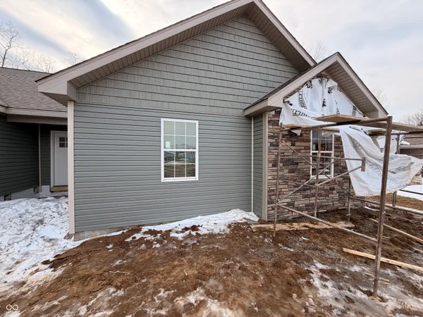 $299,900 | 553 Mill Springs, Coatesville, IN 46121