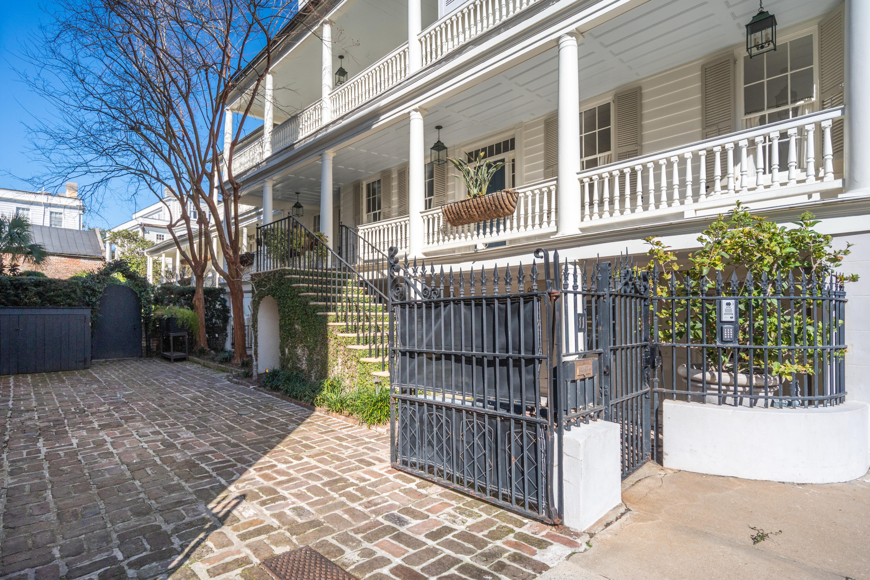 11 Church Street Charleston, SC 29401 - Photo 3 of 82 3