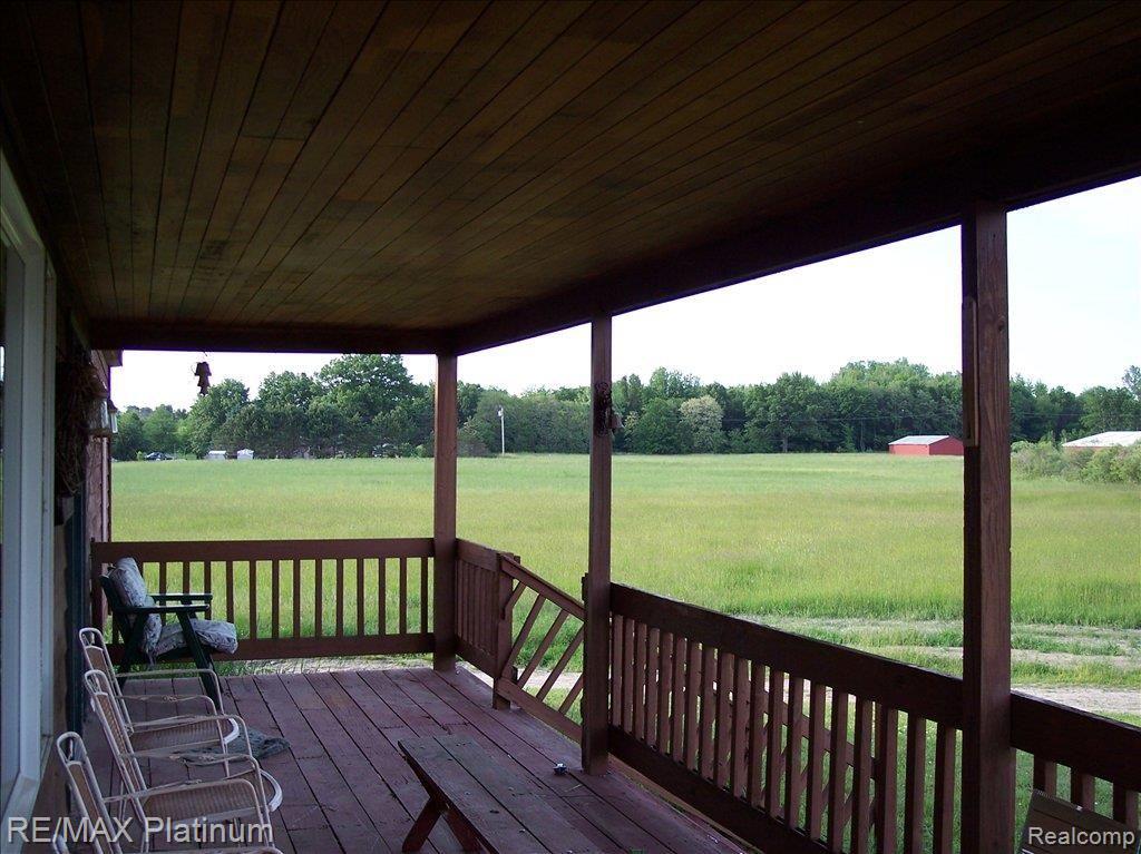 11259 North Owosso Road Fowlerville, MI 48836 - Photo 12 of 25 REDWOOD COVERED PORCHES