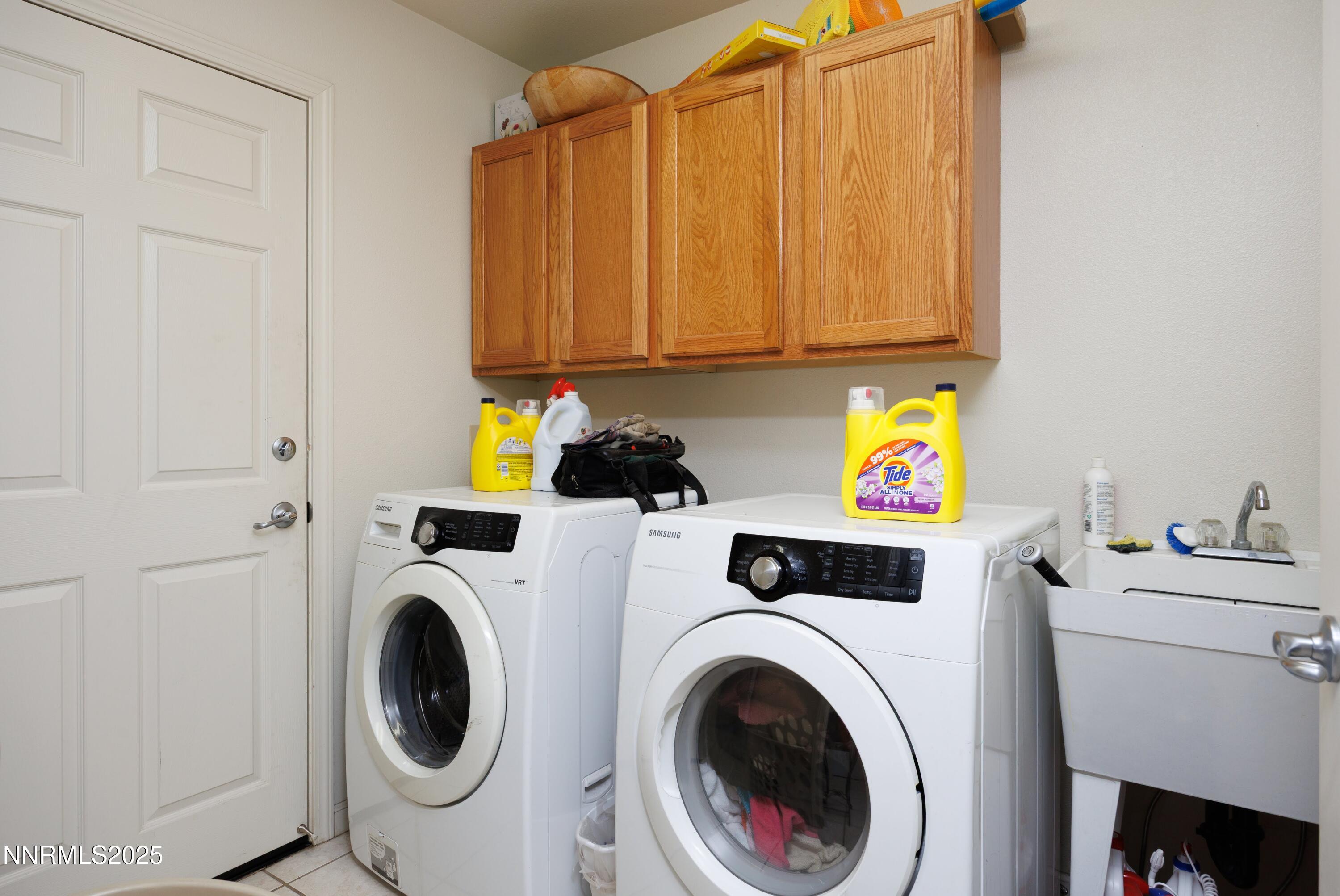 714 Noel Lane Fallon, NV 89406 - Photo 17 of 21 a utility room with dryer and washer